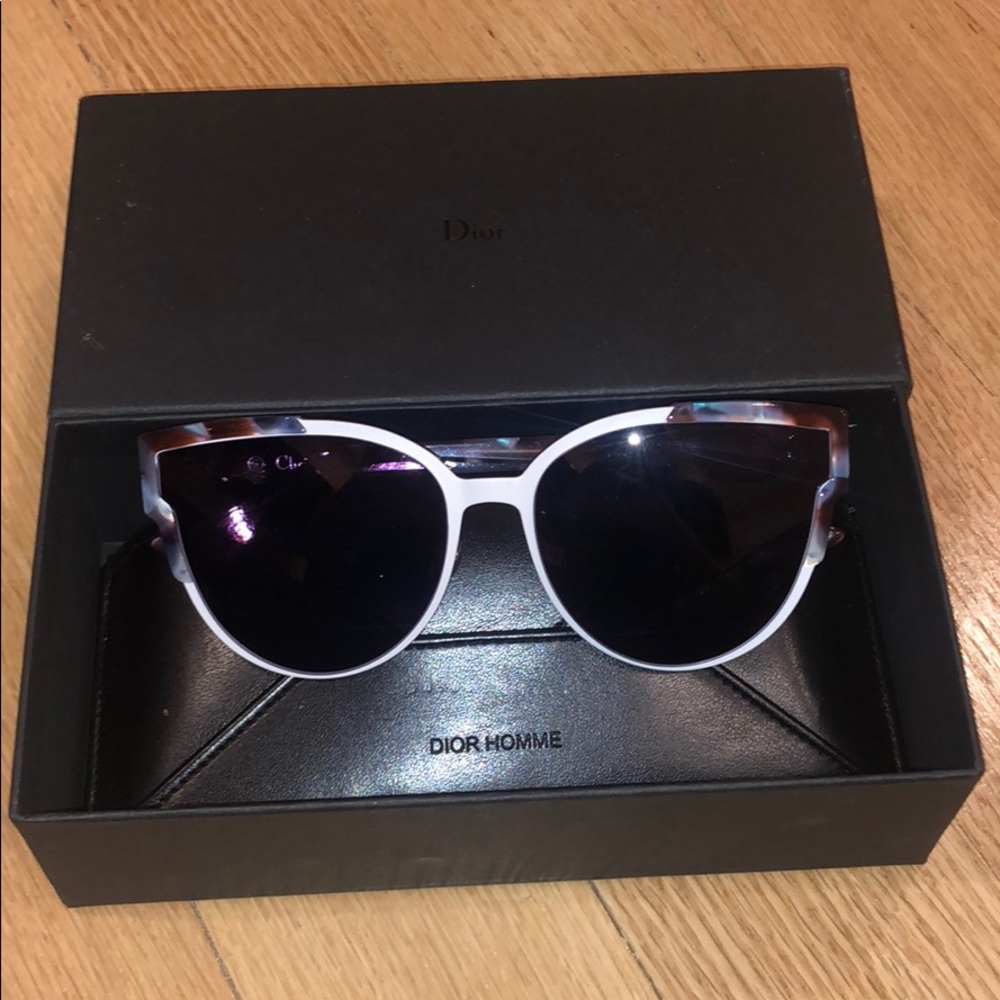 Dior sunglasses🕶️